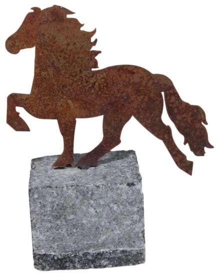 karlslund-heste-figur-på-sten