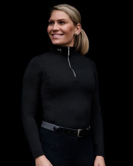 fager-emma-t-shirt-med-lange-aermer-sort model